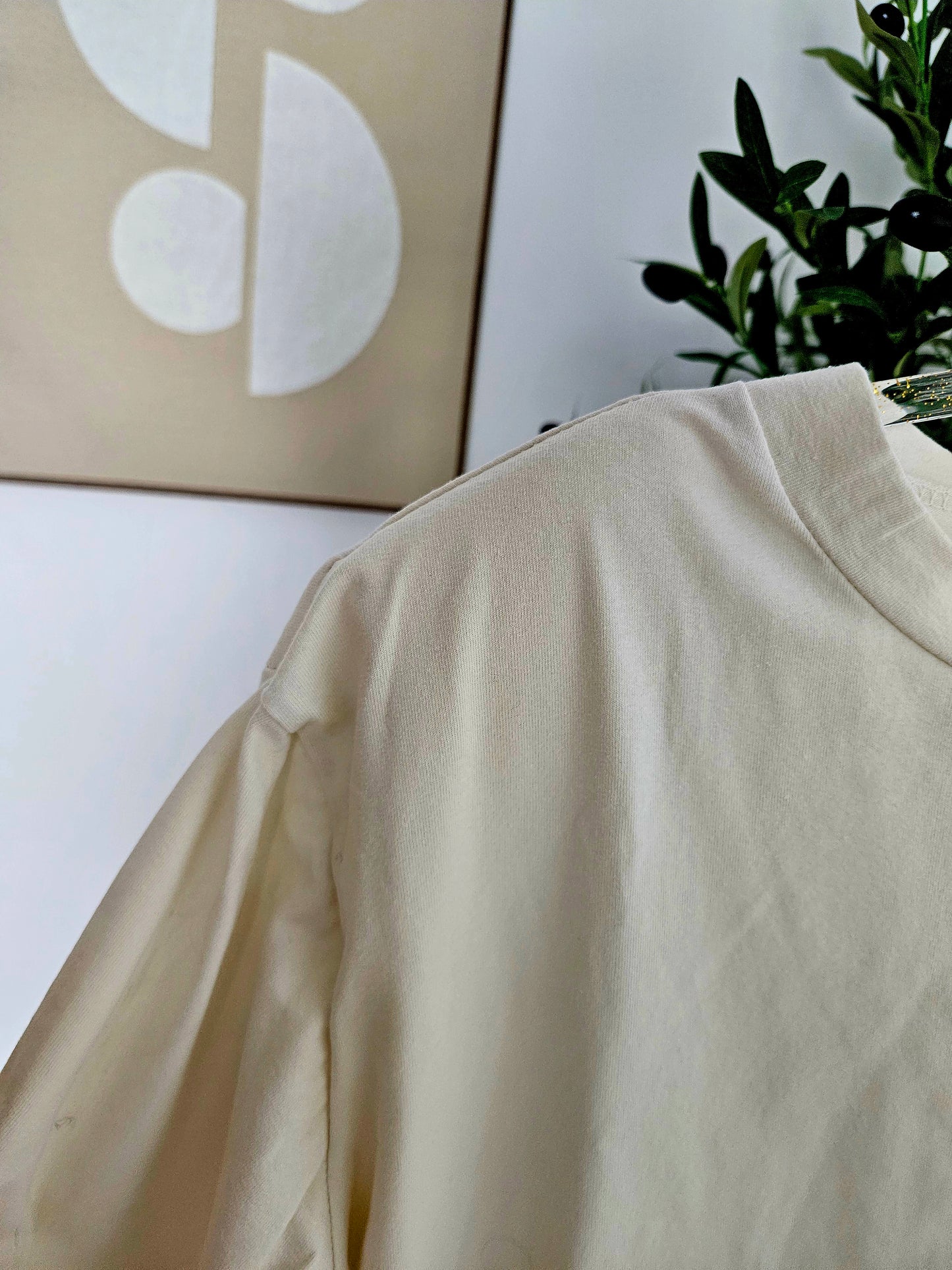 Damen-T-Shirt mit Schulterpolstern