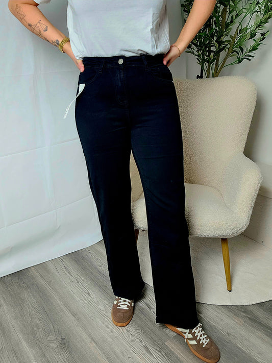 Zeitlose schwarze Flare-Hose mit hoher Taille