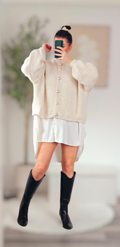 Strickjacke aus Wolle mit goldenen Knöpfen