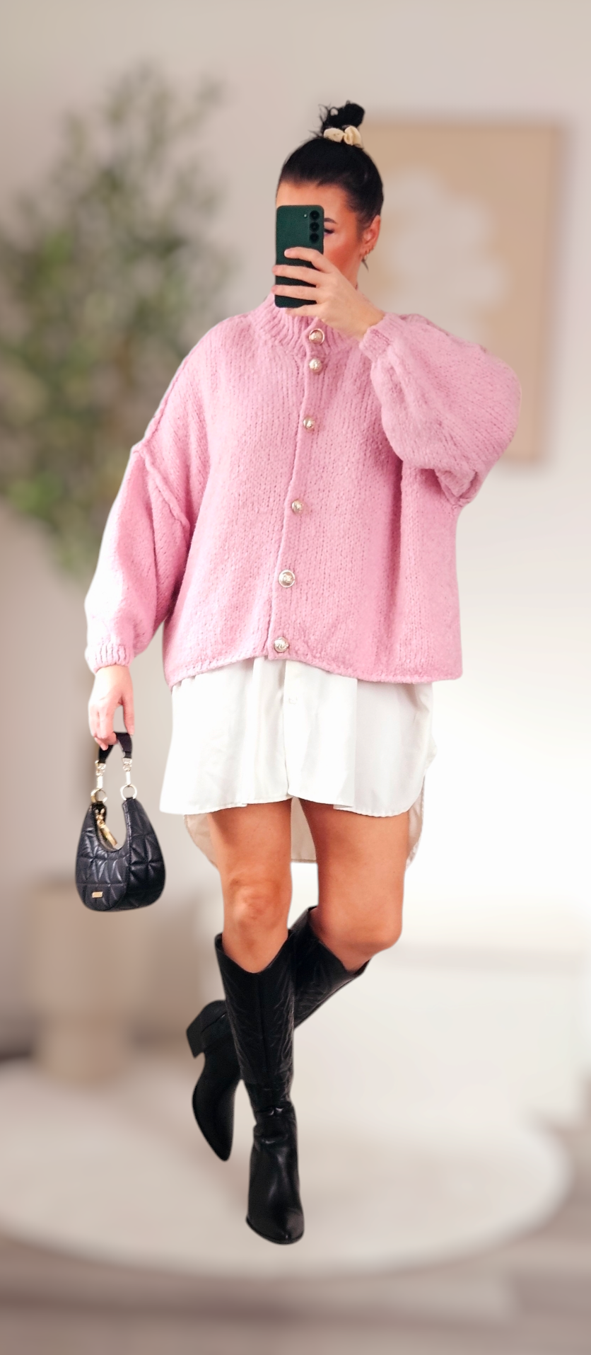 Strickjacke aus Wolle mit goldenen Knöpfen