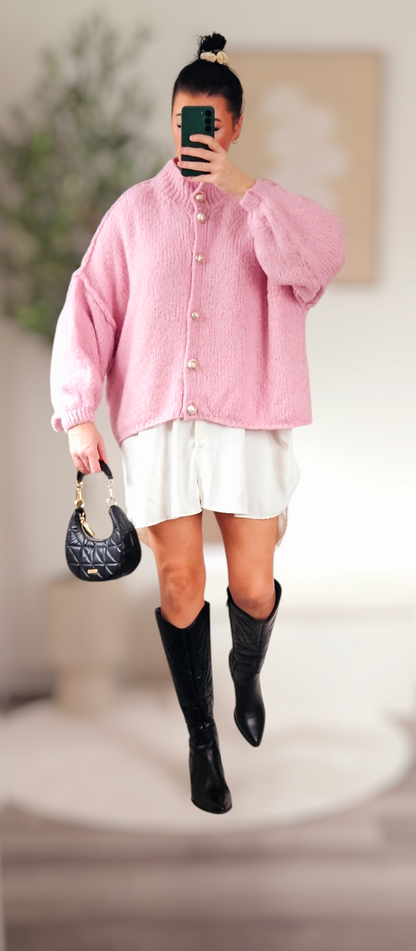 Strickjacke aus Wolle mit goldenen Knöpfen