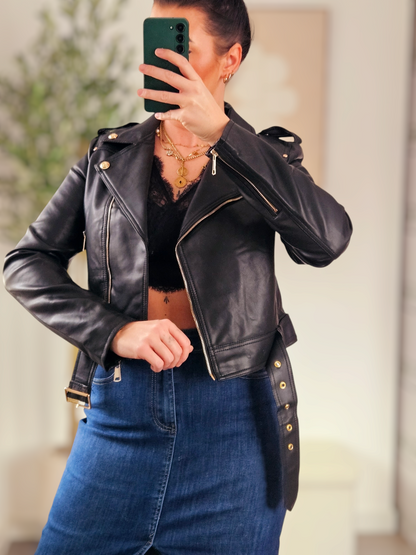 Lederjacke mit goldenen Details