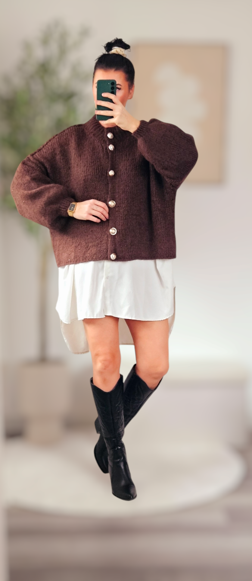 Strickjacke aus Wolle mit goldenen Knöpfen