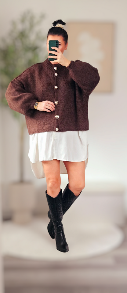 Strickjacke aus Wolle mit goldenen Knöpfen