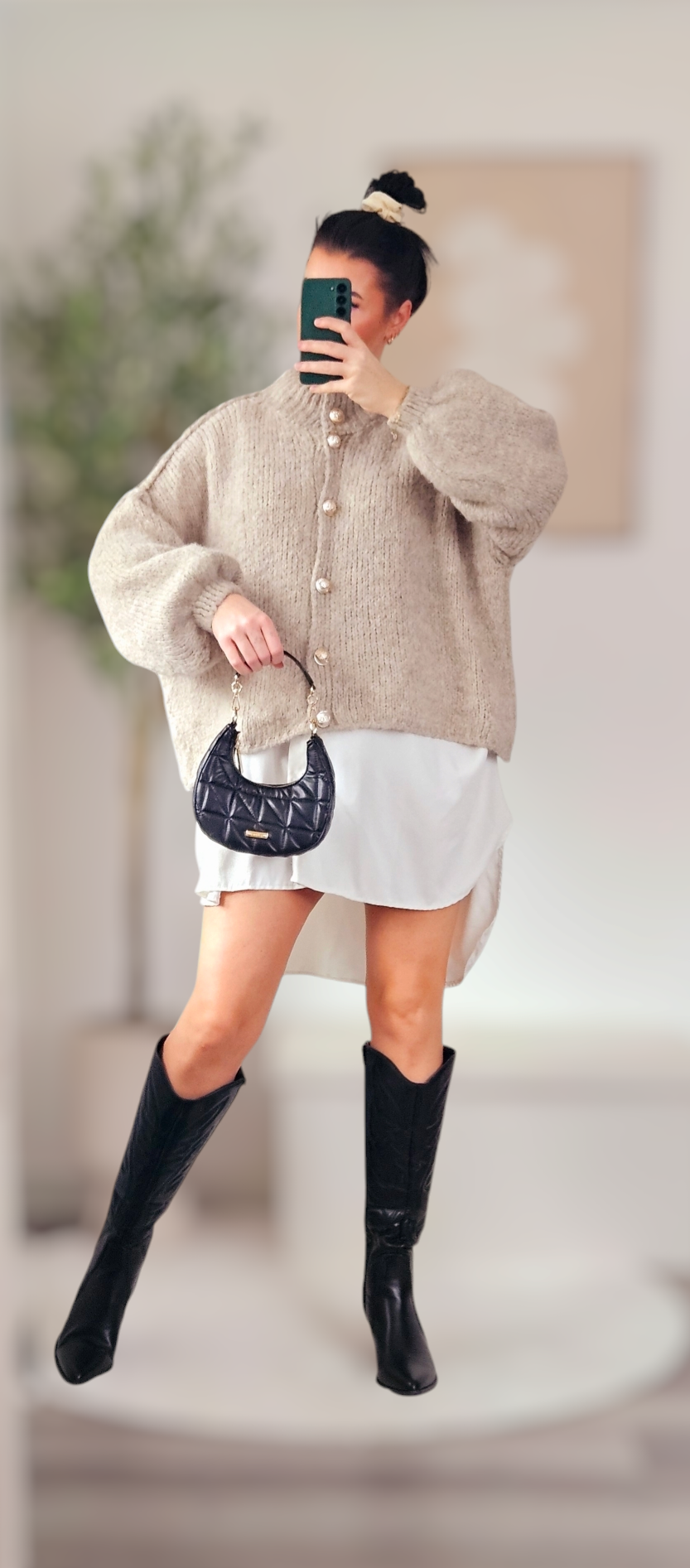 Strickjacke aus Wolle mit goldenen Knöpfen