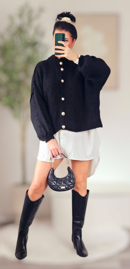 Strickjacke aus Wolle mit goldenen Knöpfen