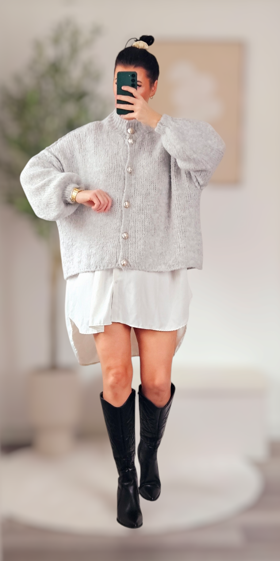 Strickjacke aus Wolle mit goldenen Knöpfen