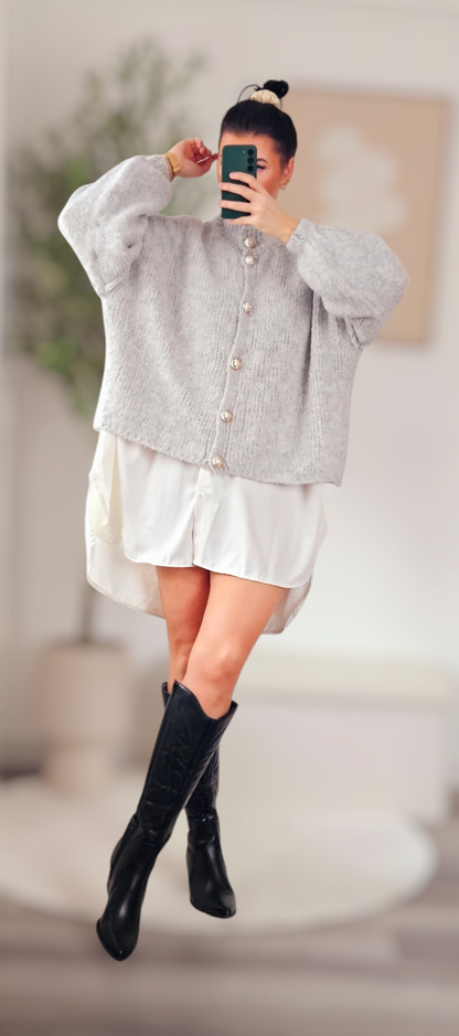 Strickjacke aus Wolle mit goldenen Knöpfen