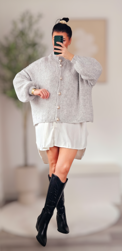 Strickjacke aus Wolle mit goldenen Knöpfen