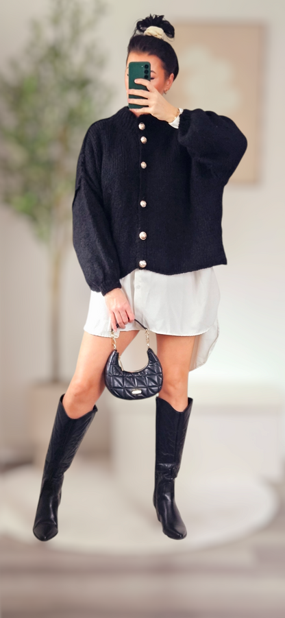 Strickjacke aus Wolle mit goldenen Knöpfen