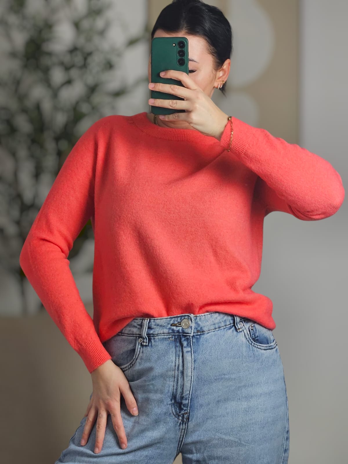 Pullover im Korallton